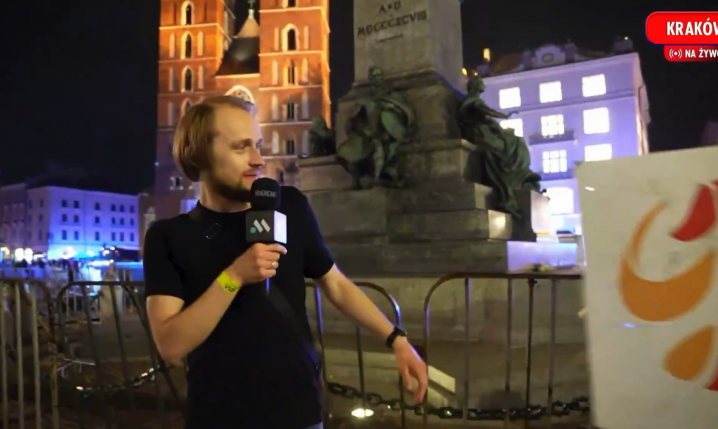 Kibic Wisły WJEŻDŻA na końcówkę LIVE'A ze świętowania awansu i... xD [VIDEO]